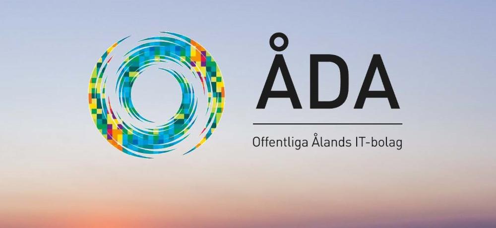 Unsplash/Linda Xu Ådas logo på bild av hav och himmel